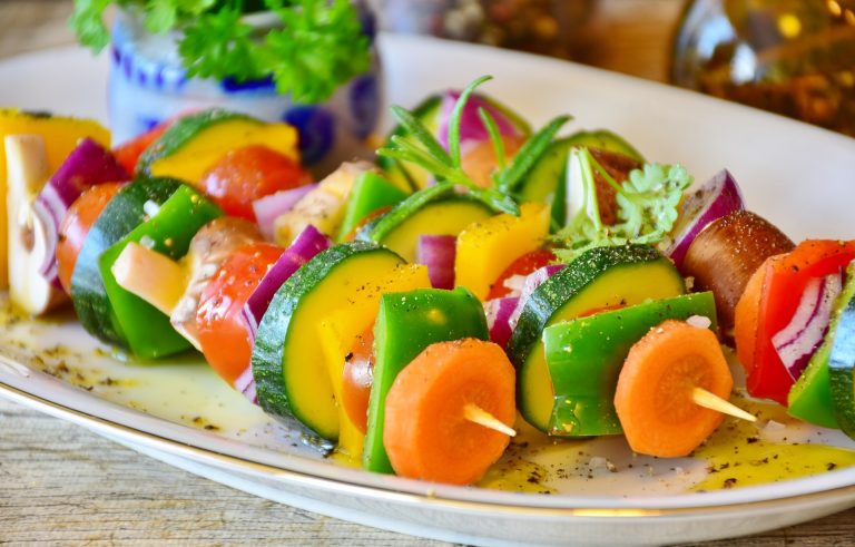 Des brochettes de légumes