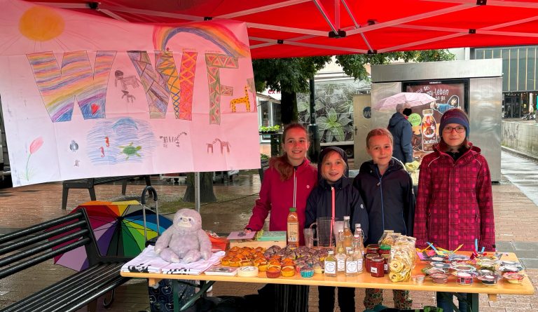 Leia, Liana, Céline und Norina bei ihrer Standaktion